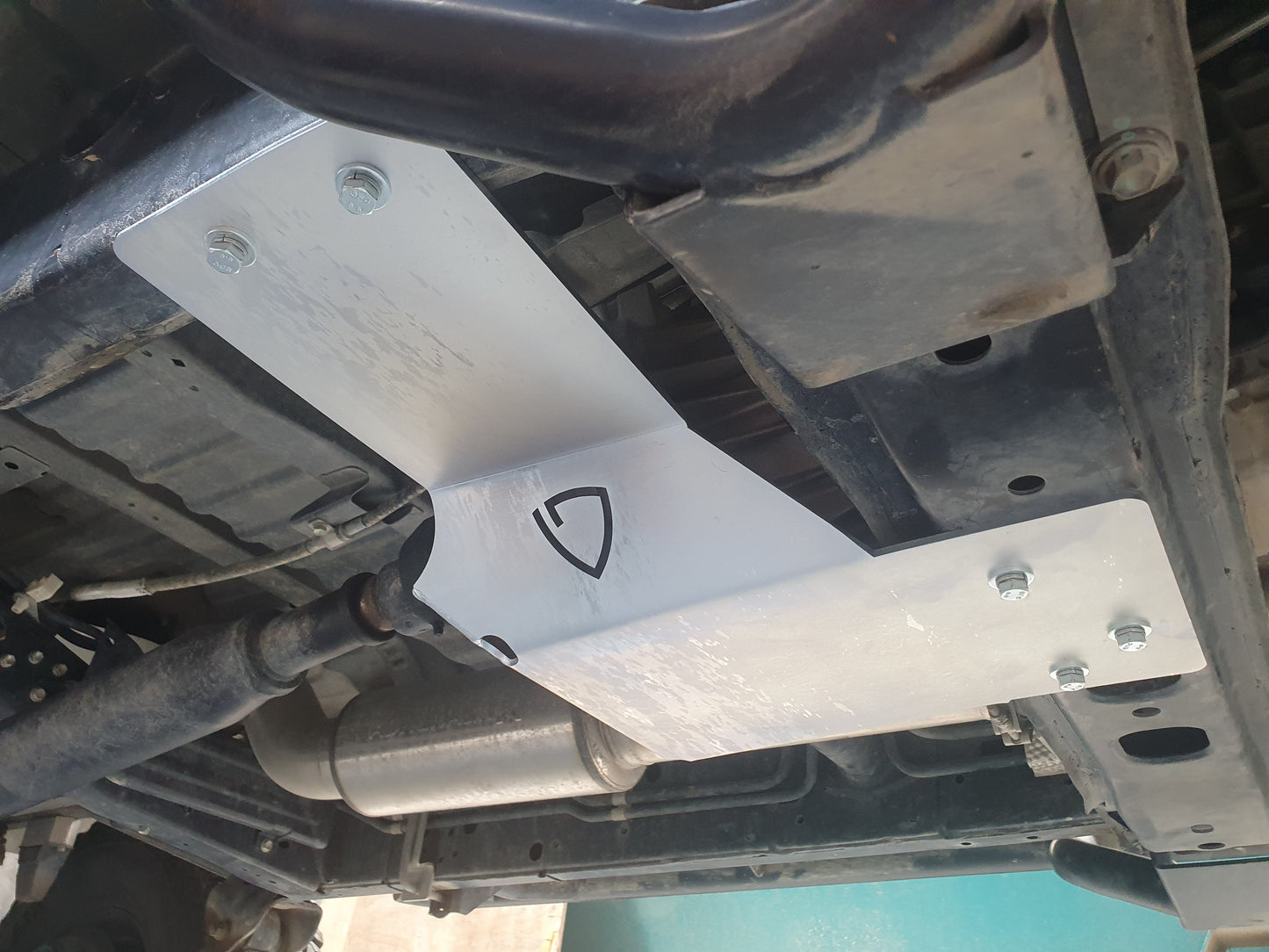 Toyota Landcruiser Transfer case guard VDJ 76/78/79 series